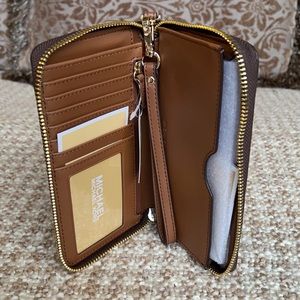 Michael Kors Jet Set Travel LG Flat MF Phone Case